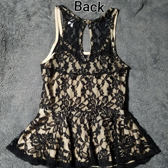 Ladies top - Picture 2 of 4